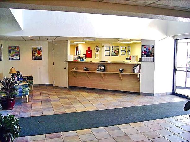 Imagen de los interiores del Hotel Motel 6 Albany, NY. Foto 18