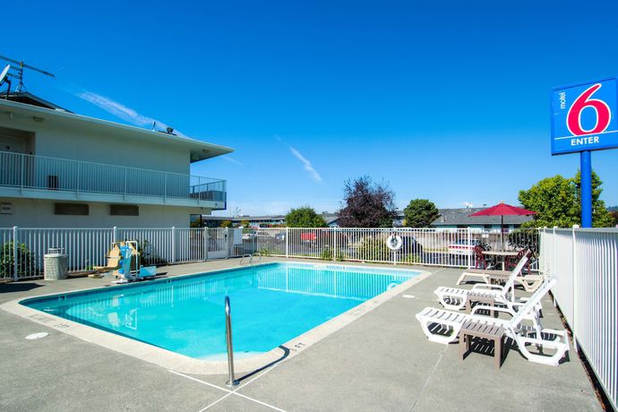 Imagen de la piscina del Hotel Motel 6 Arcata, CA - Cal Poly Humboldt. Foto 20