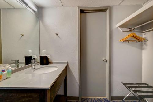 Imagen de la habitación del Hotel Motel 6 Arlington TX Entertainment District. Foto 16