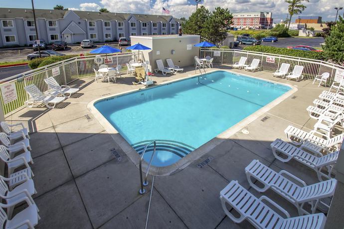 Imagen de la piscina del Hotel Motel 6 Buffalo, NY - Airport - Williamsville. Foto 18