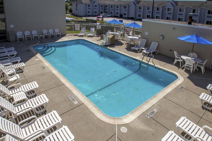 Imagen de la piscina del Hotel Motel 6 Buffalo, NY - Airport - Williamsville. Foto 20