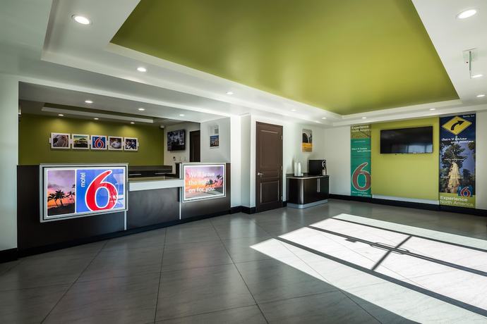 Imagen de los interiores del Hotel Motel 6 Canoga Park, Ca. Foto 16