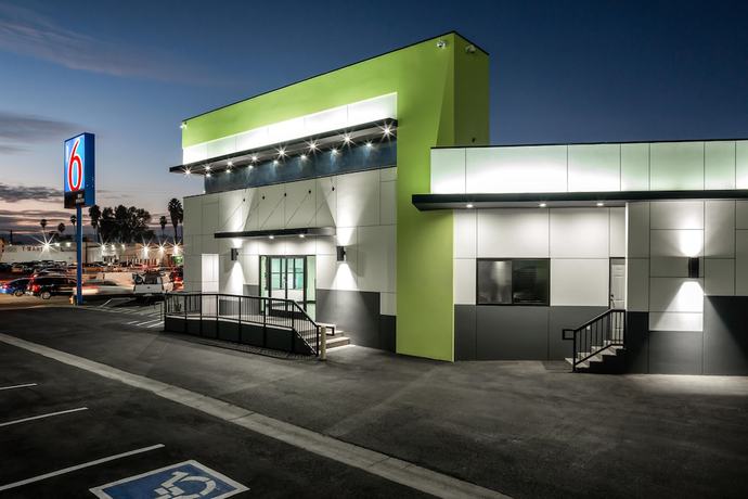 Imagen de los interiores del Hotel Motel 6 Canoga Park, Ca. Foto 18
