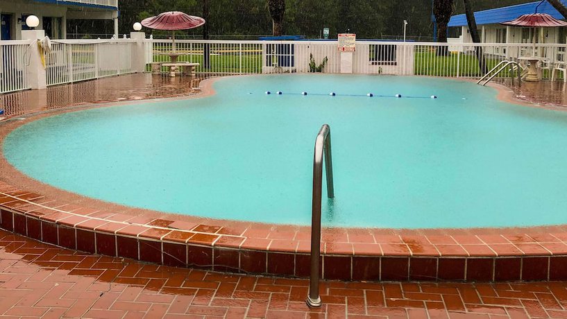 Imagen de la piscina del Hotel Motel 6 Daytona Beach, Fl - Speedway. Foto 18