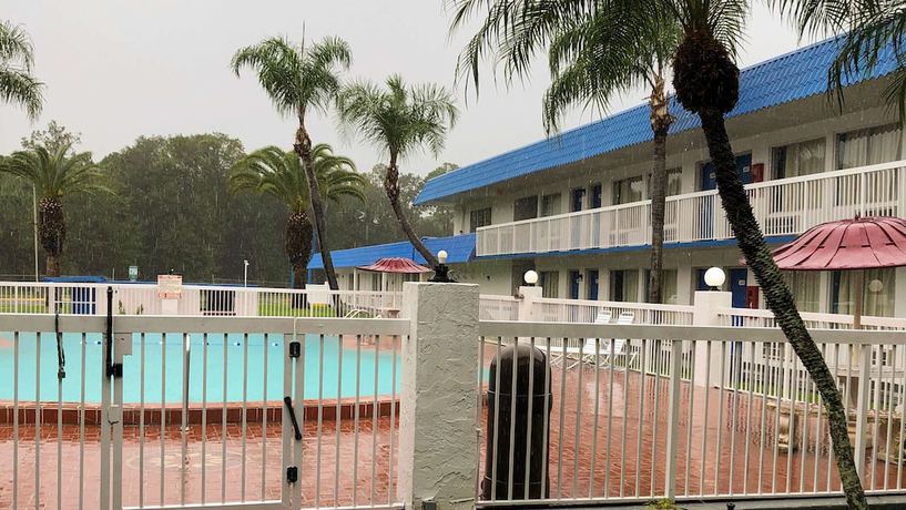 Imagen de la piscina del Hotel Motel 6 Daytona Beach, Fl - Speedway. Foto 19