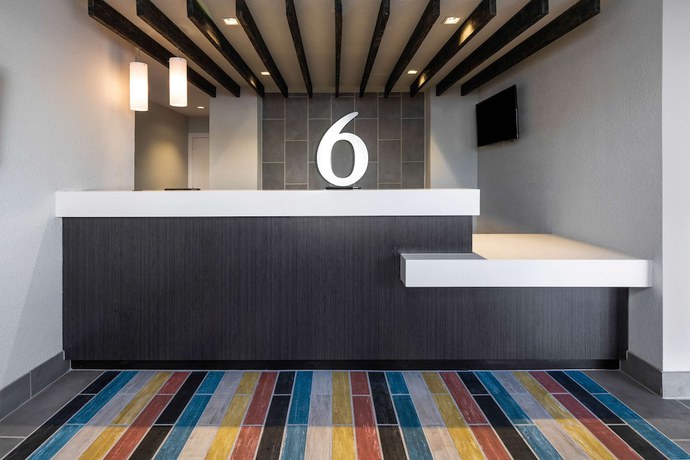 Imagen de los interiores del Hotel Motel 6 Fontana, CA. Foto 19