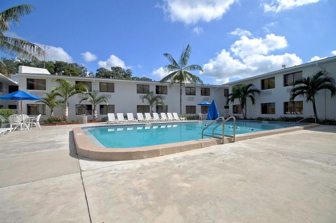 Imagen de la piscina del Hotel Motel 6 Fort Lauderdale, FL. Foto 19
