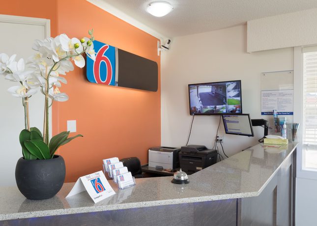 Imagen de los interiores del Hotel Motel 6 Fort Nelson, BC. Foto 17