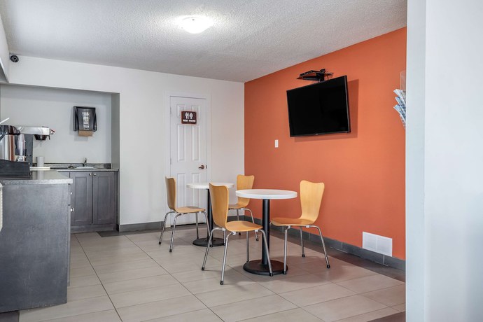 Imagen de los interiores del Hotel Motel 6 Fort Nelson, BC. Foto 18