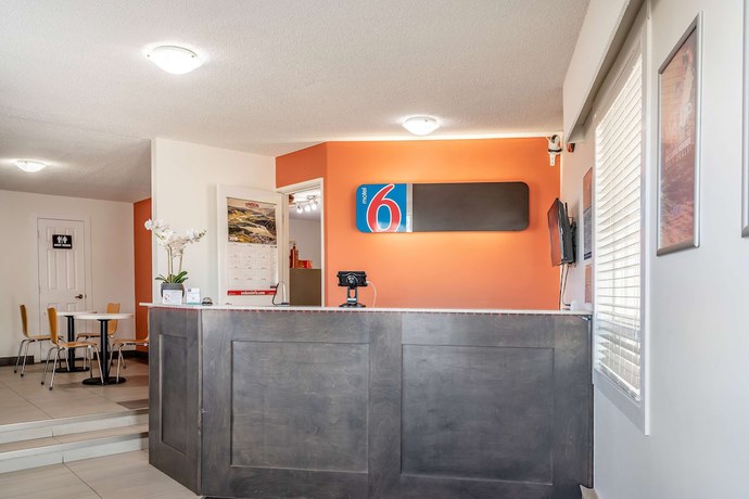 Imagen de los interiores del Hotel Motel 6 Fort Nelson, BC. Foto 19