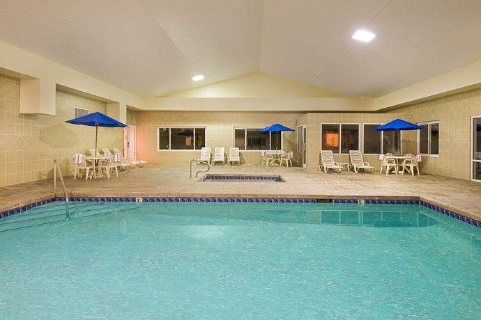 Imagen de la piscina del Hotel Motel 6 Fremont, OH. Foto 13