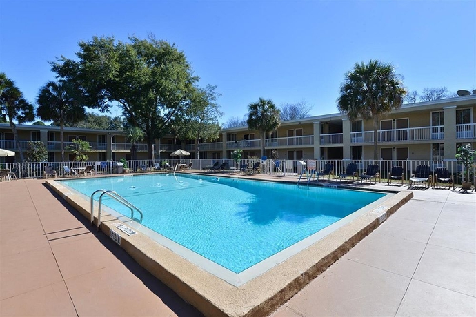 Imagen de la piscina del Hotel Motel 6 Gainesville, Fl. Foto 16