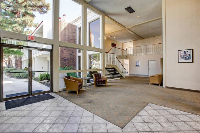 Imagen de los interiores del Hotel Motel 6 Irvine - Orange County Airport. Foto 16