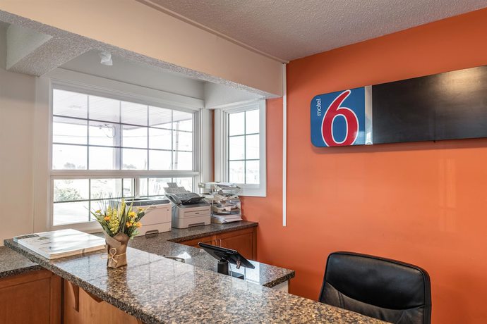 Imagen de los interiores del Hotel Motel 6 Kamloops, BC. Foto 15