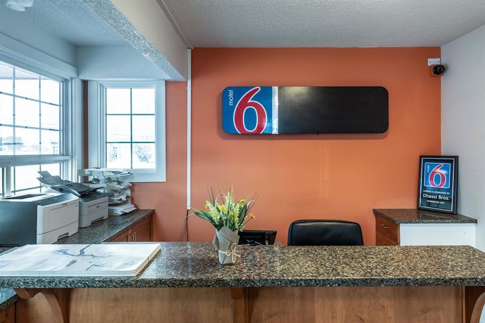 Imagen de los interiores del Hotel Motel 6 Kamloops, BC. Foto 16