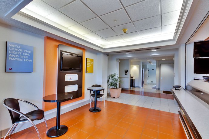 Imagen de los interiores del Hotel Motel 6 Lewisville, Tx - Dallas. Foto 17