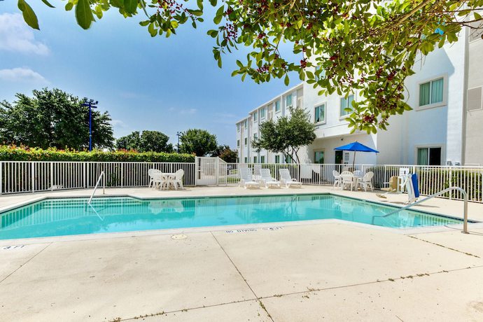 Imagen de la piscina del Hotel Motel 6 Lewisville, Tx - Dallas. Foto 20