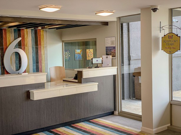 Imagen de los interiores del Hotel Motel 6 Louisville, KY - Airport - Fair Expo. Foto 8
