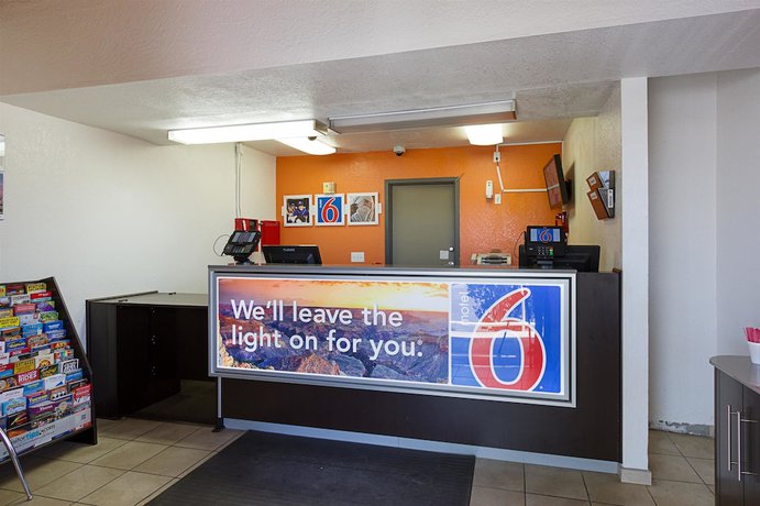Imagen de los interiores del Hotel Motel 6 Mesa, Az - South. Foto 18