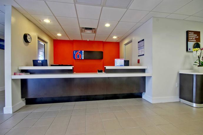 Imagen de los interiores del Hotel Motel 6 Miami, Fl. Foto 18