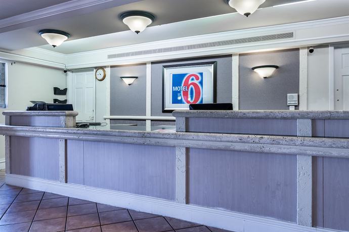 Imagen de los interiores del Hotel Motel 6 Monroe, LA. Foto 19