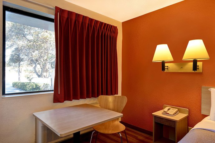 Imagen de la habitación del Hotel Motel 6 Monterey, CA. Foto 5