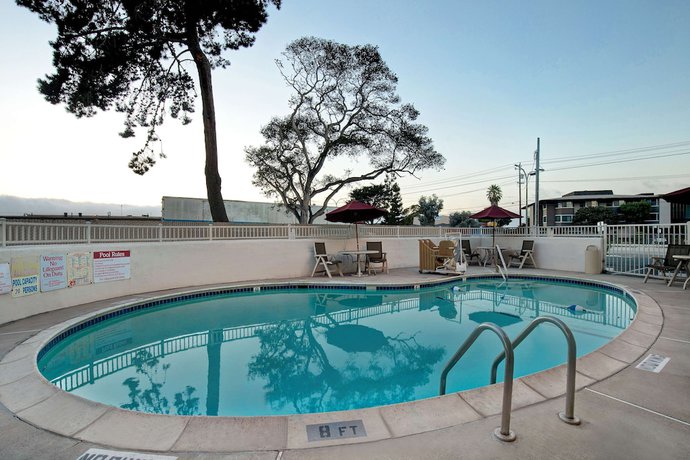 Imagen de la piscina del Hotel Motel 6 Monterey, CA. Foto 20