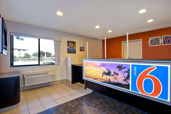 Imagen de los interiores del Hotel Motel 6 Monterey, CA. Foto 18