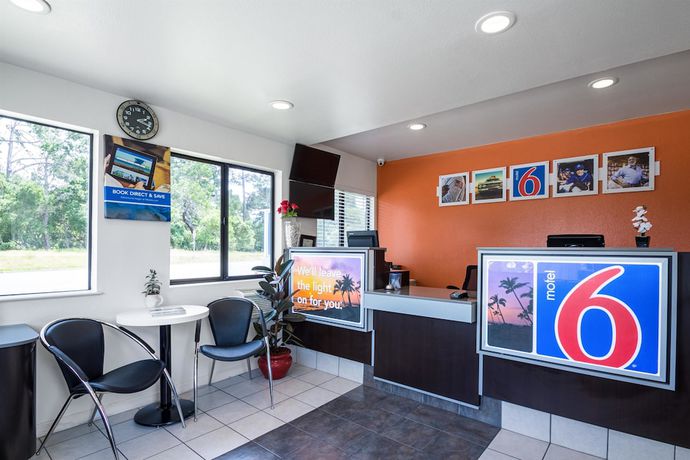 Imagen de los interiores del Hotel Motel 6 Monterey Downtown. Foto 18