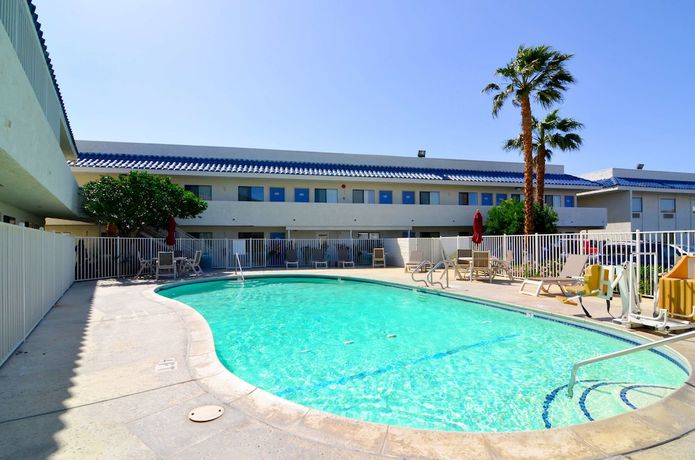 Imagen de la piscina del Hotel Motel 6 North Palm Springs, CA - North. Foto 18