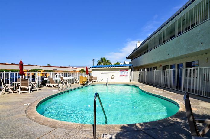 Imagen de la piscina del Hotel Motel 6 North Palm Springs, CA - North. Foto 19