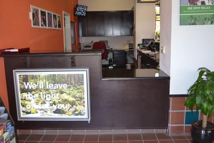 Imagen de los interiores del Hotel Motel 6 Oakdale, Ca. Foto 12