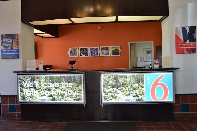 Imagen de los interiores del Hotel Motel 6 Oakdale, Ca. Foto 15