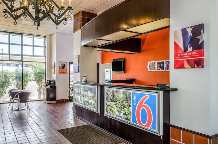 Imagen de los interiores del Hotel Motel 6 Oakdale, Ca. Foto 18