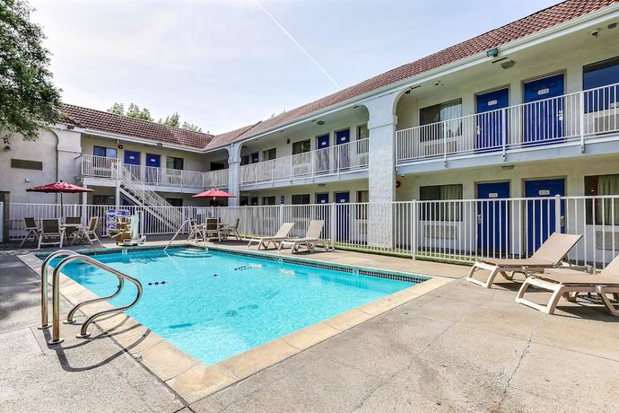 Imagen de la piscina del Hotel Motel 6 Pinole, CA. Foto 18