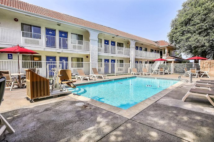 Imagen de la piscina del Hotel Motel 6 Pinole, CA. Foto 19