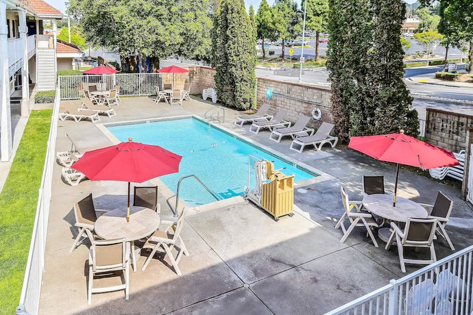 Imagen de la piscina del Hotel Motel 6 Pinole, CA. Foto 20