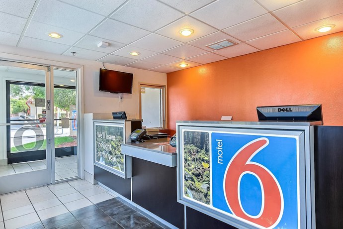 Imagen de los interiores del Hotel Motel 6 Pinole, CA. Foto 15