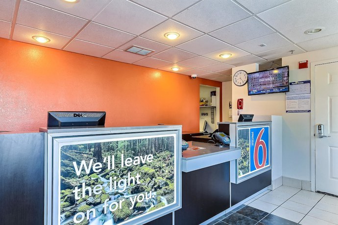 Imagen de los interiores del Hotel Motel 6 Pinole, CA. Foto 17