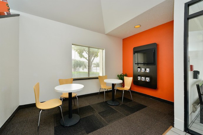 Imagen del bar/restaurante del Hotel Motel 6 Plano, Tx - West - Frisco. Foto 4