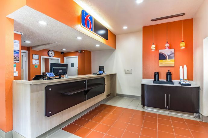 Imagen de los interiores del Hotel Motel 6 Raleigh, NC - Cary. Foto 16