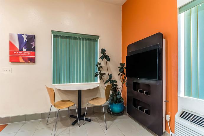 Imagen de los interiores del Hotel Motel 6 Raleigh, NC - Cary. Foto 19