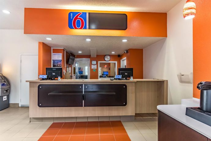 Imagen de los interiores del Hotel Motel 6 Raleigh, NC - Cary. Foto 20