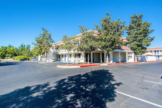 Imagen de los exteriores del Hotel Motel 6 Redding, CA - South. Foto 13