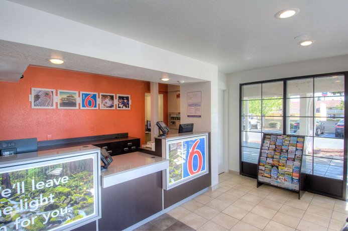 Imagen de los interiores del Hotel Motel 6 Redding, CA - South. Foto 18