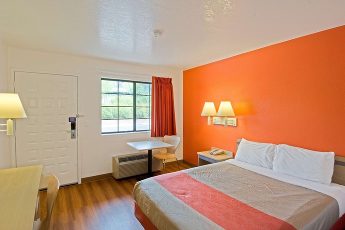 Imagen de la habitación del Hotel Motel 6 Redding, CA - South. Foto 8