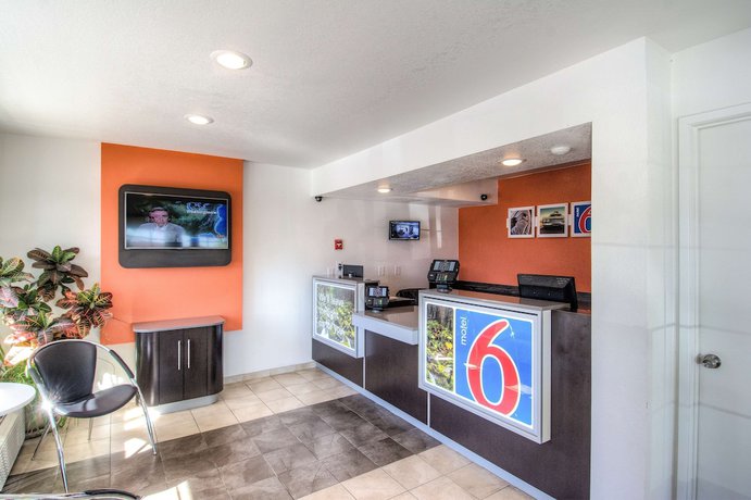 Imagen de los interiores del Hotel Motel 6 Redding, CA - South. Foto 19