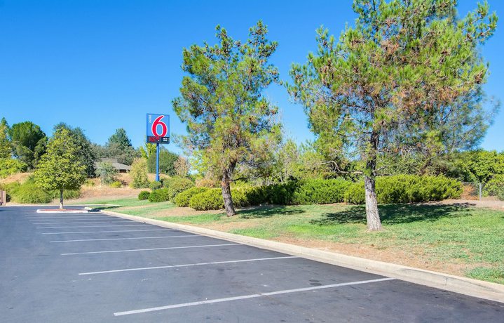 Imagen de los exteriores del Hotel Motel 6 Redding, CA - South. Foto 15