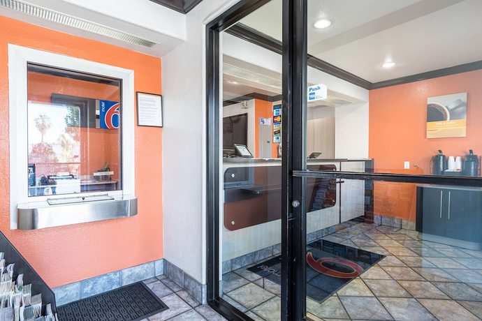 Imagen de los interiores del Hotel Motel 6 Riverside, CA - UCR East. Foto 18
