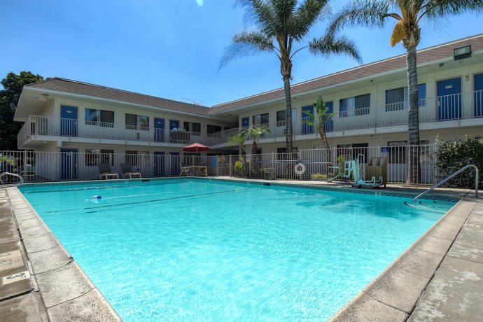 Imagen de la piscina del Hotel Motel 6 Riverside West - Jurupa Valley. Foto 17